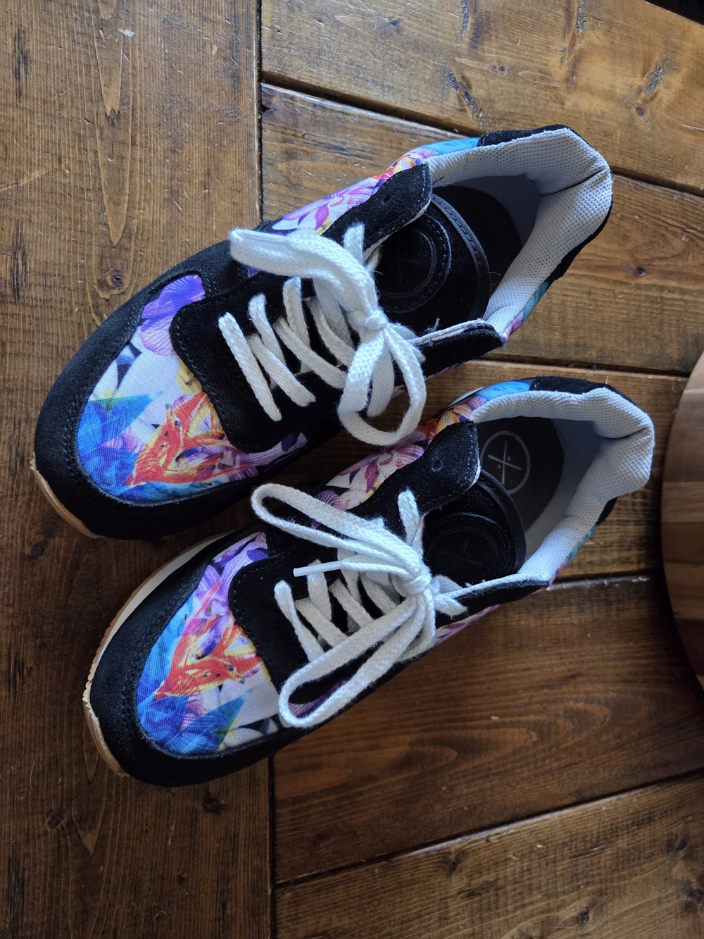 Inkkas Caladium Jogger sneakers featuring a vibrant tropical print